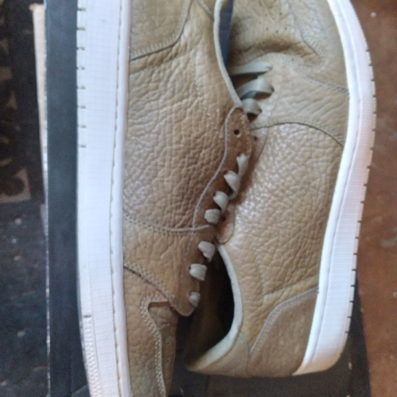 Jordan Swooshless - Picture 3 of 5